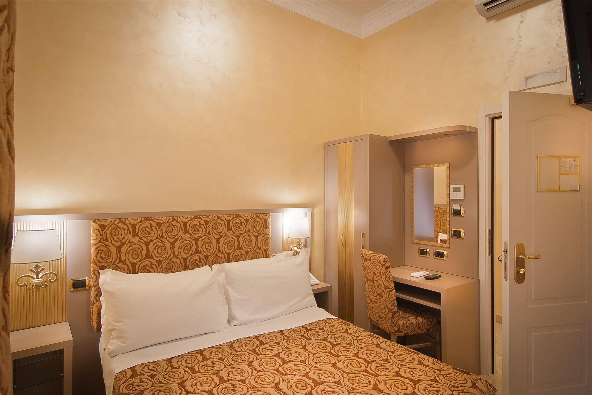 Fellini 3* Roma