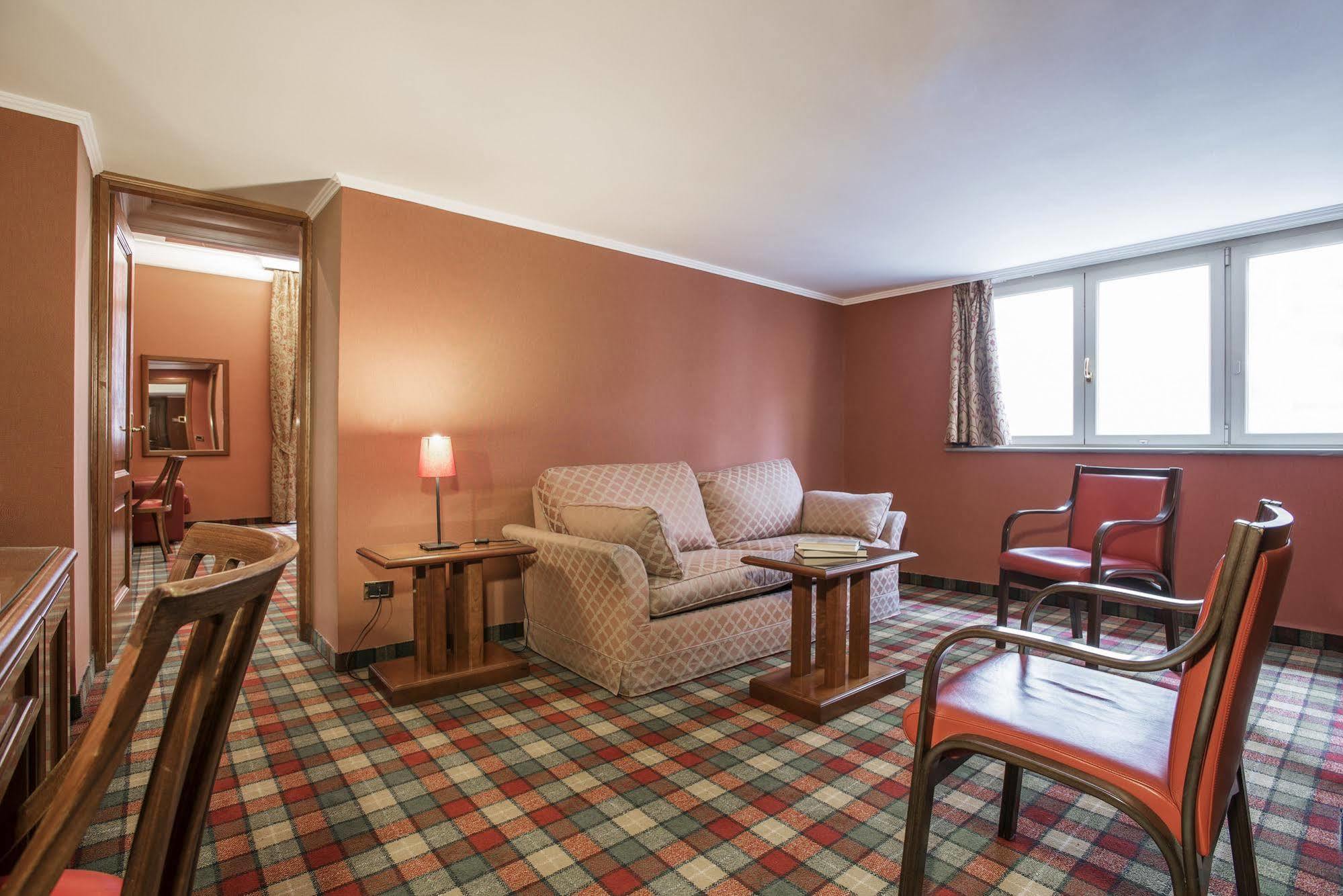 Rex Hotel