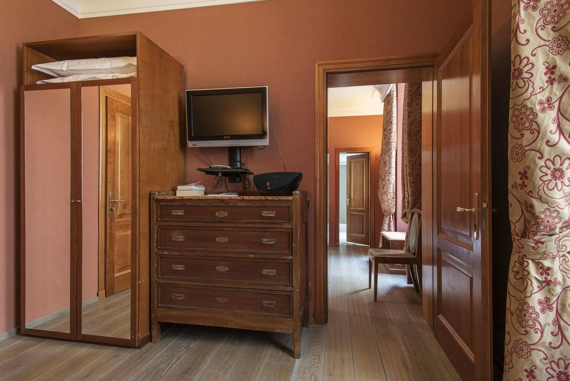 Rex Hotel