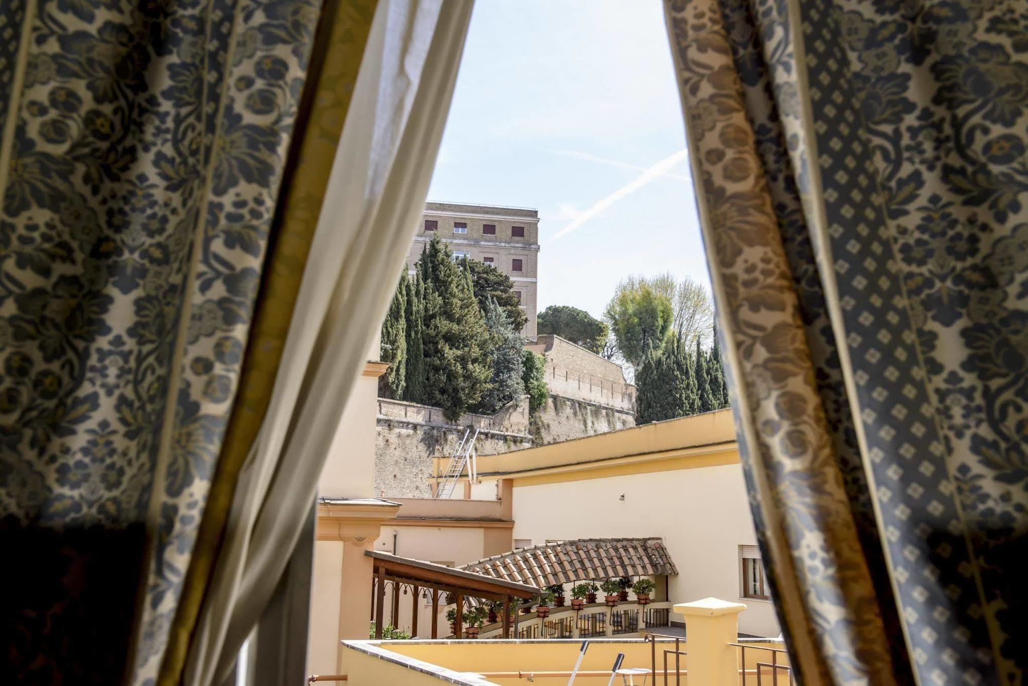 Emmaus Hotell