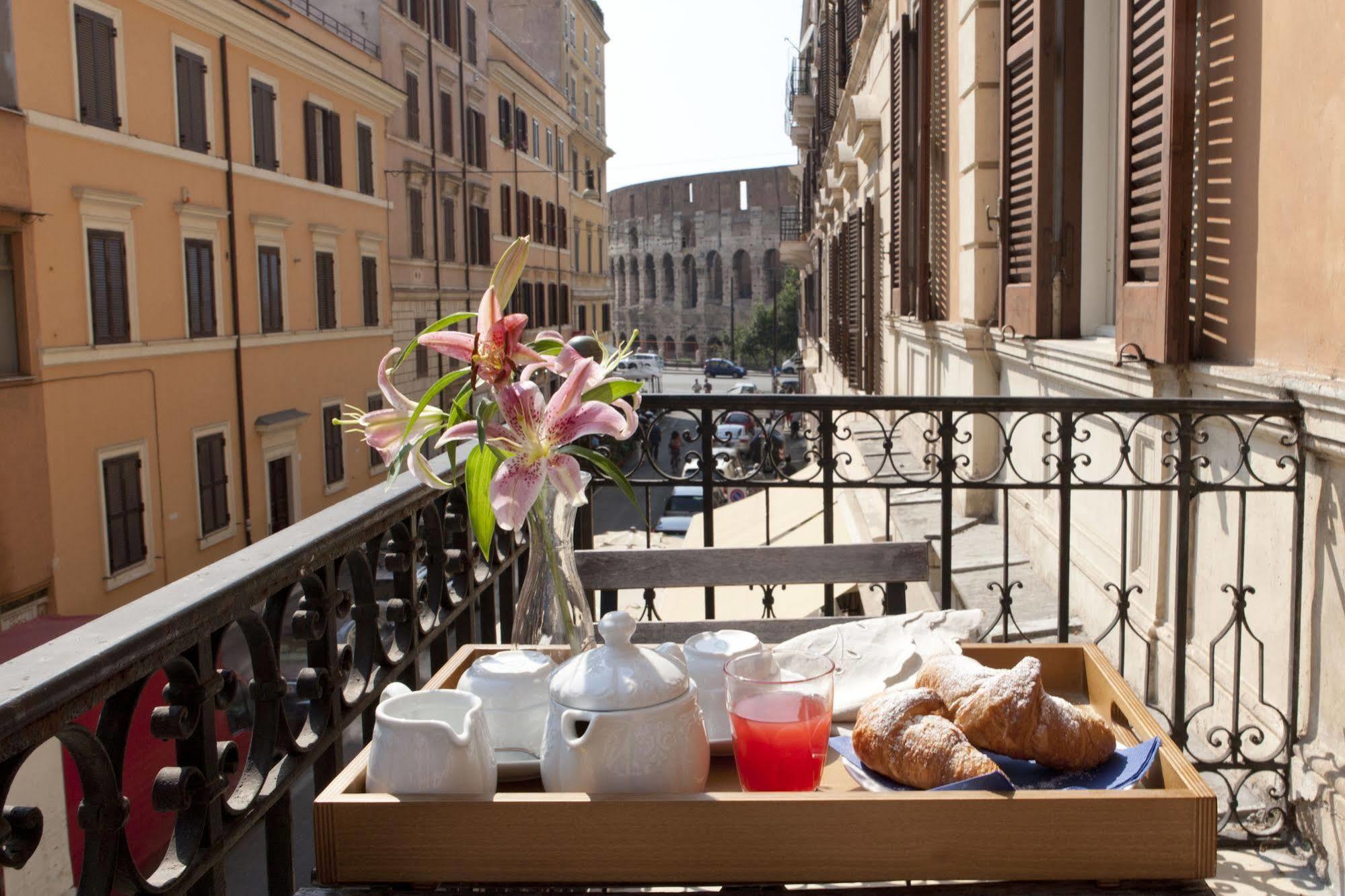 Alojamento de Acomodação e Pequeno-almoço Santi Quattro Al Colosseo Roma