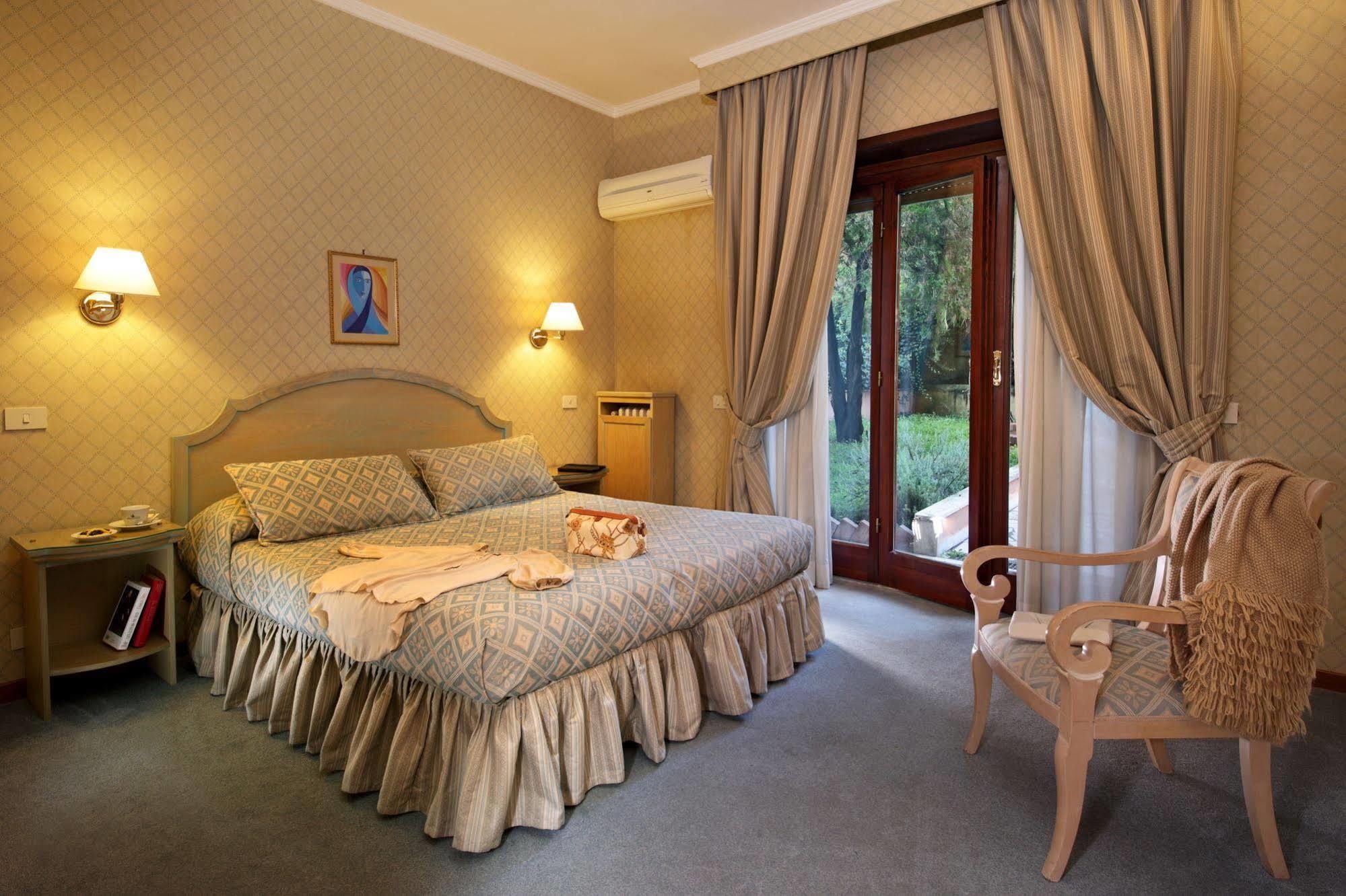 Hotell Aurelia San Pietro 4*
