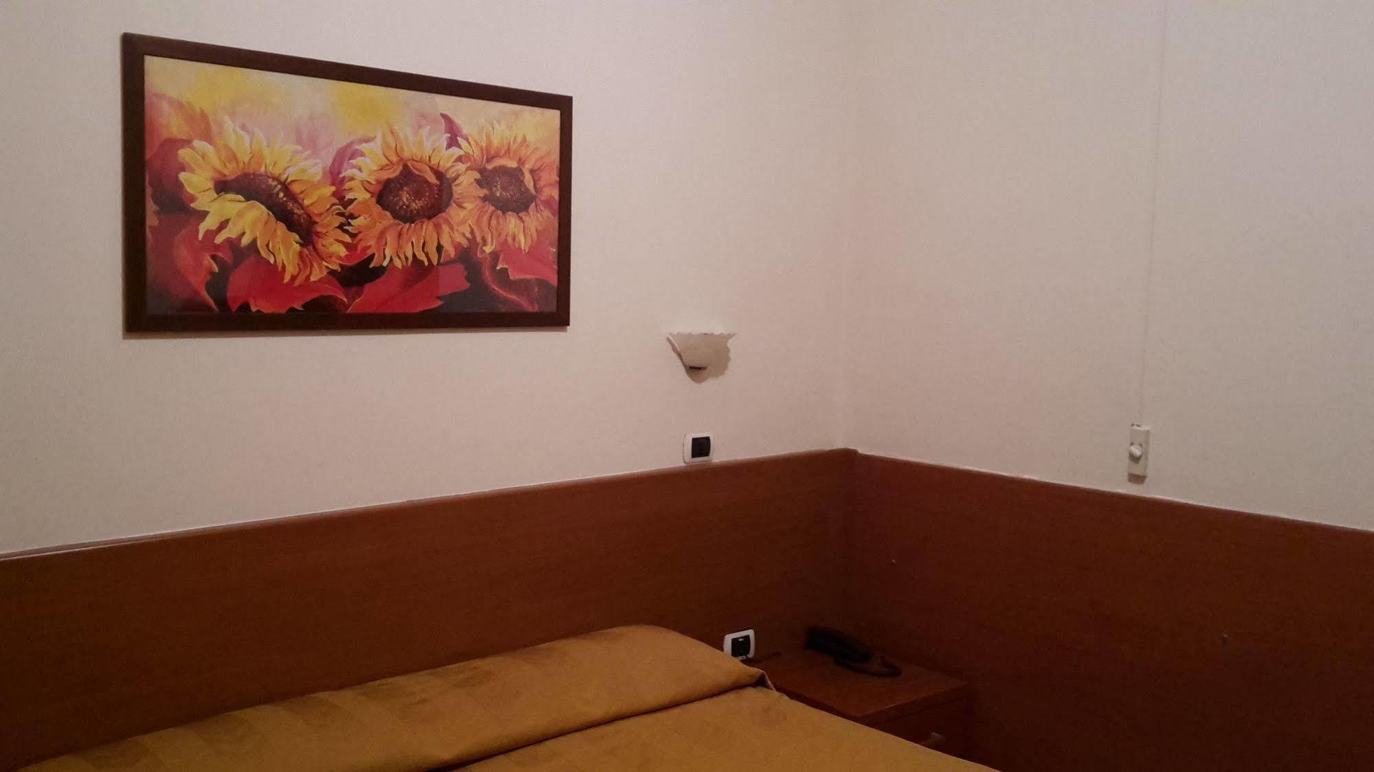 Hotell Everest 2*