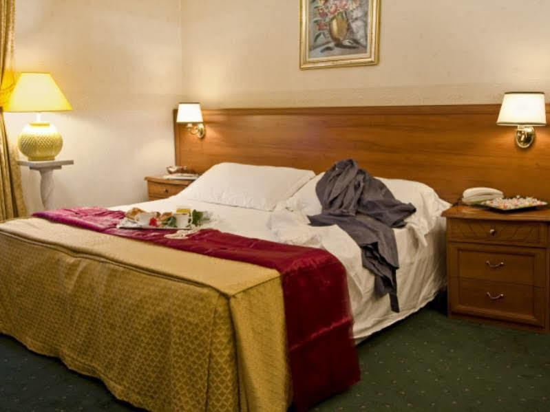 Astoria Garden Hotel 3*