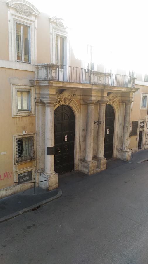 Domus Del Corso Spagna Guest house *