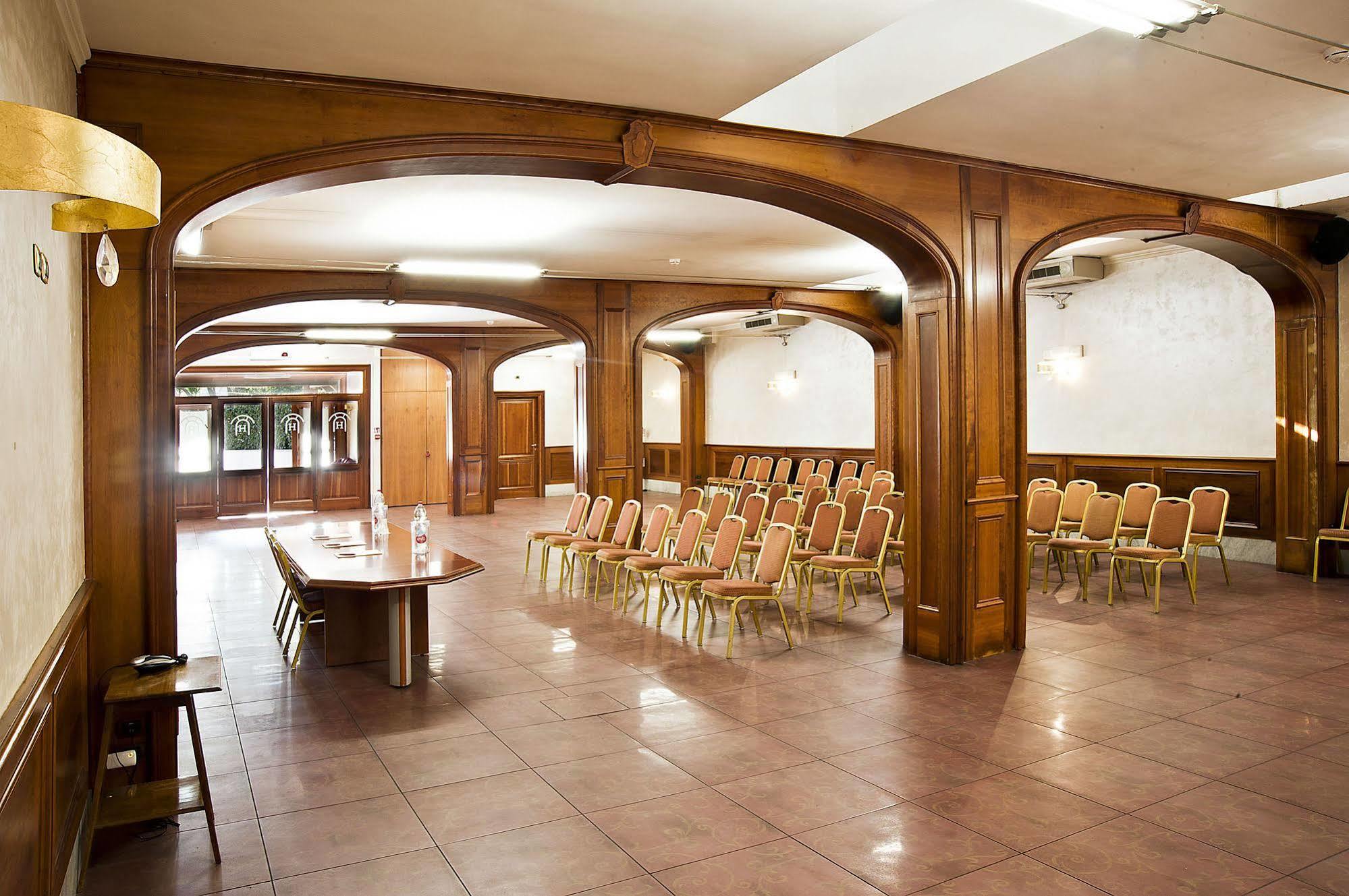 Arco Di Travertino Hotel 2*