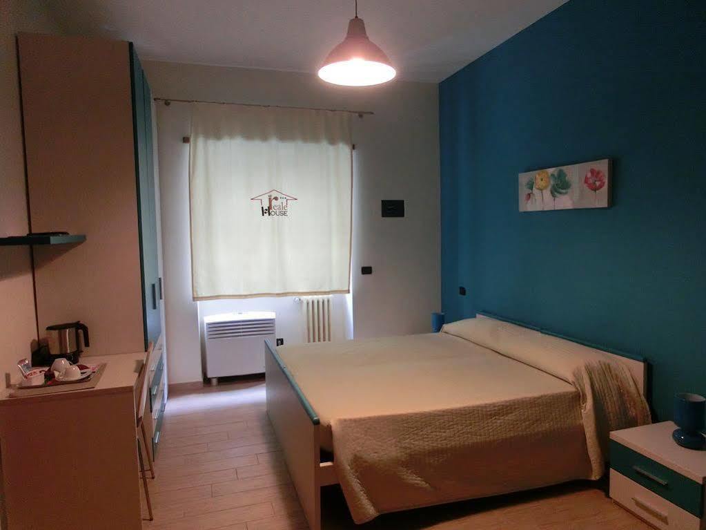 Pensión Reale House 2*
