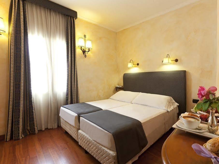 Apartment La Fenice Rom