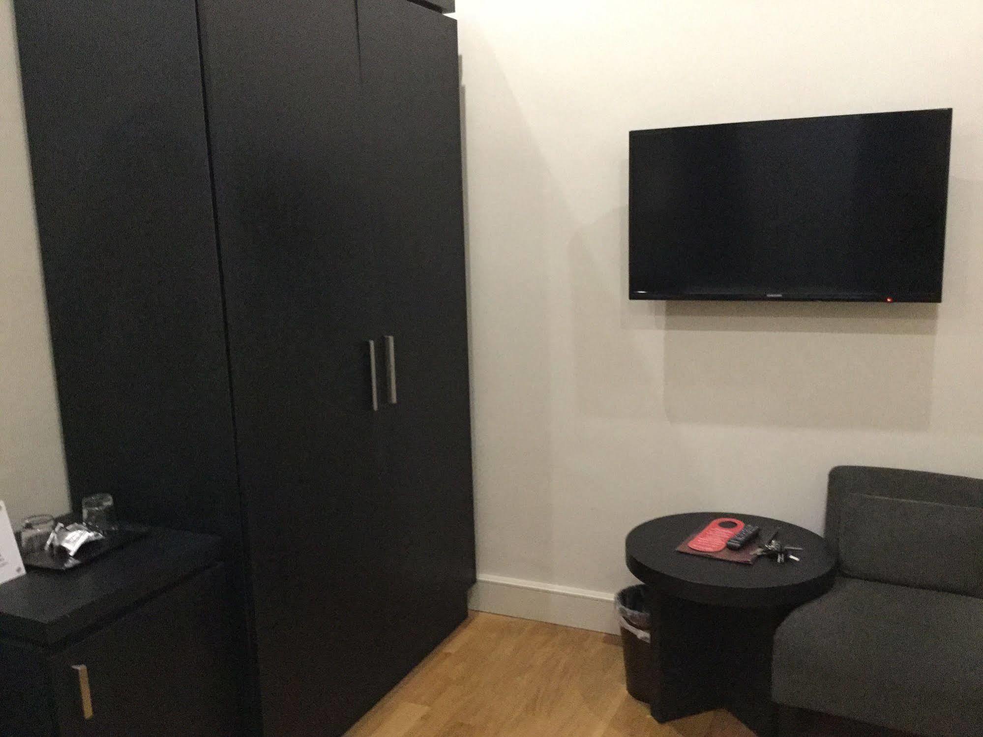 Rhome Terminal Affittacamere 2*