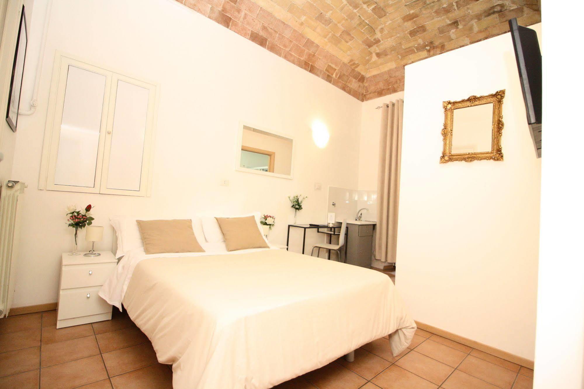 Machiavelli Guest house 2*