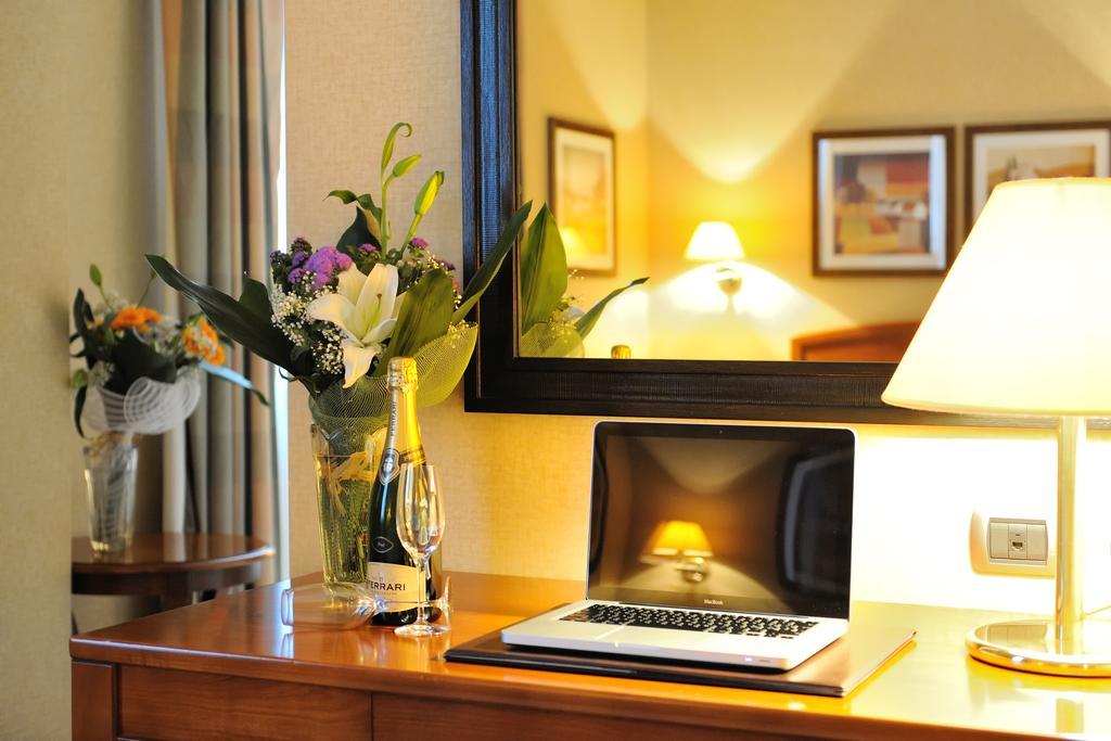 Lh Lloyd 3*