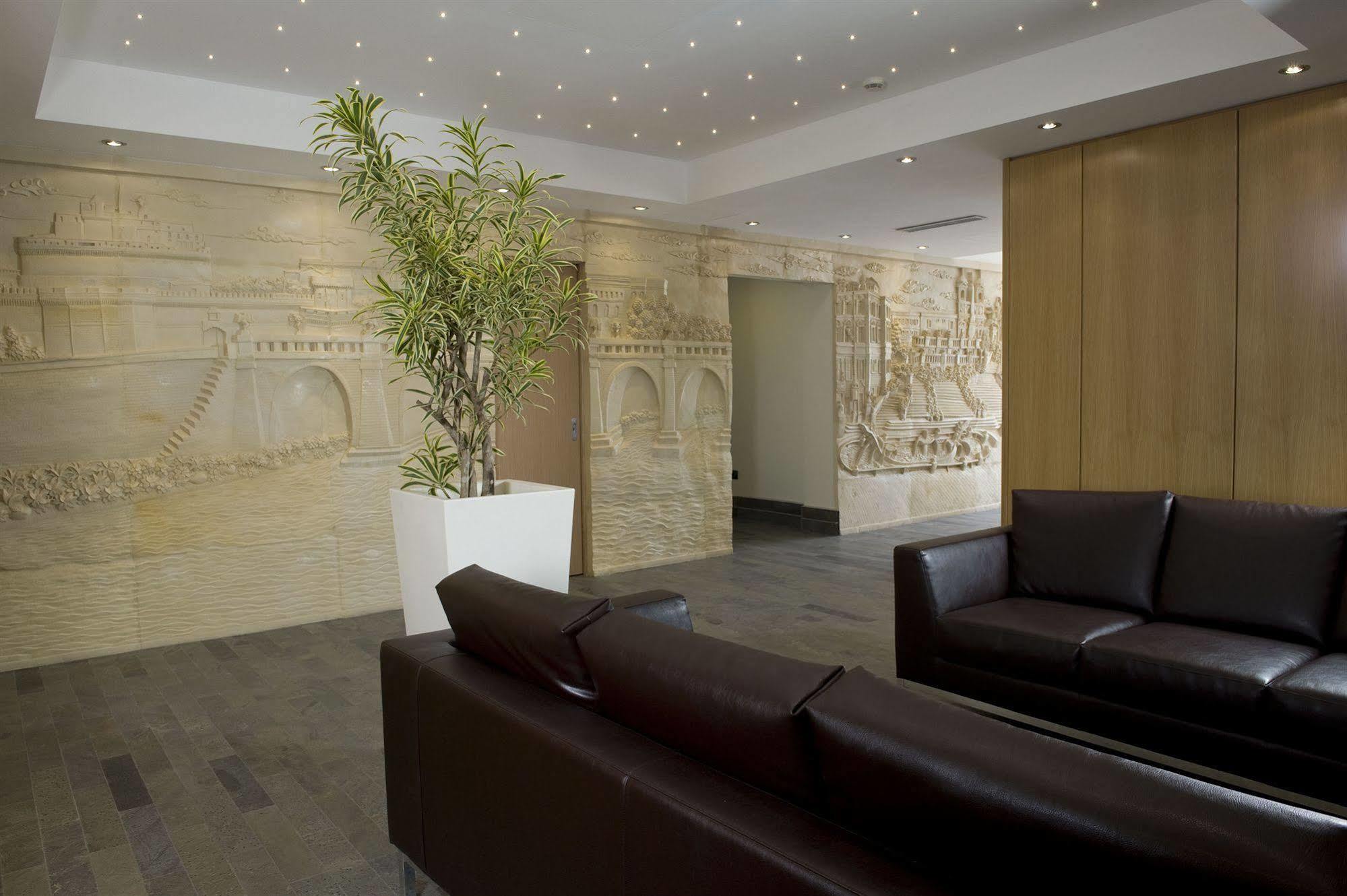 Ginevra Palace Hotell 3*