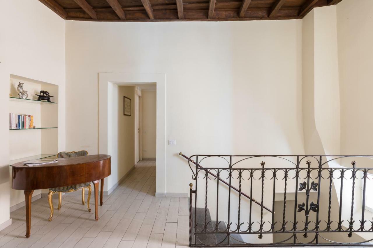 Vicolo De' Bovari Private * Roma