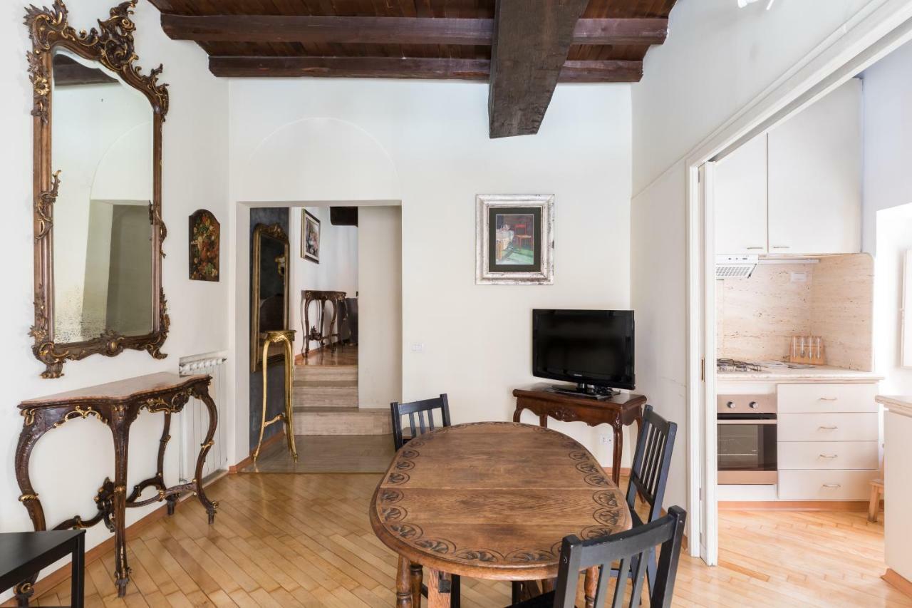 Vicolo De' Bovari Private * Roma