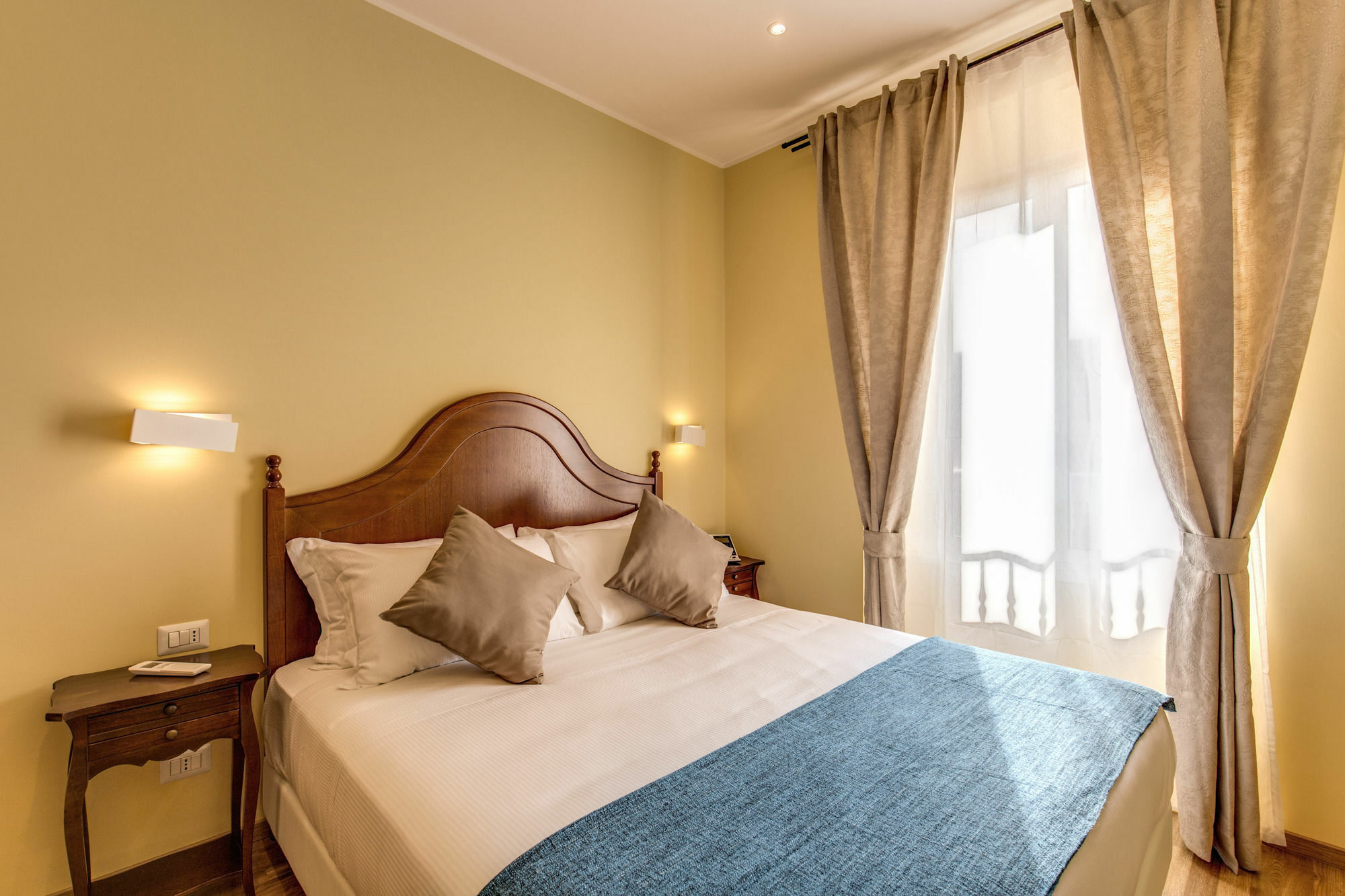 Floor Colosseo Gjestgiverier 3*