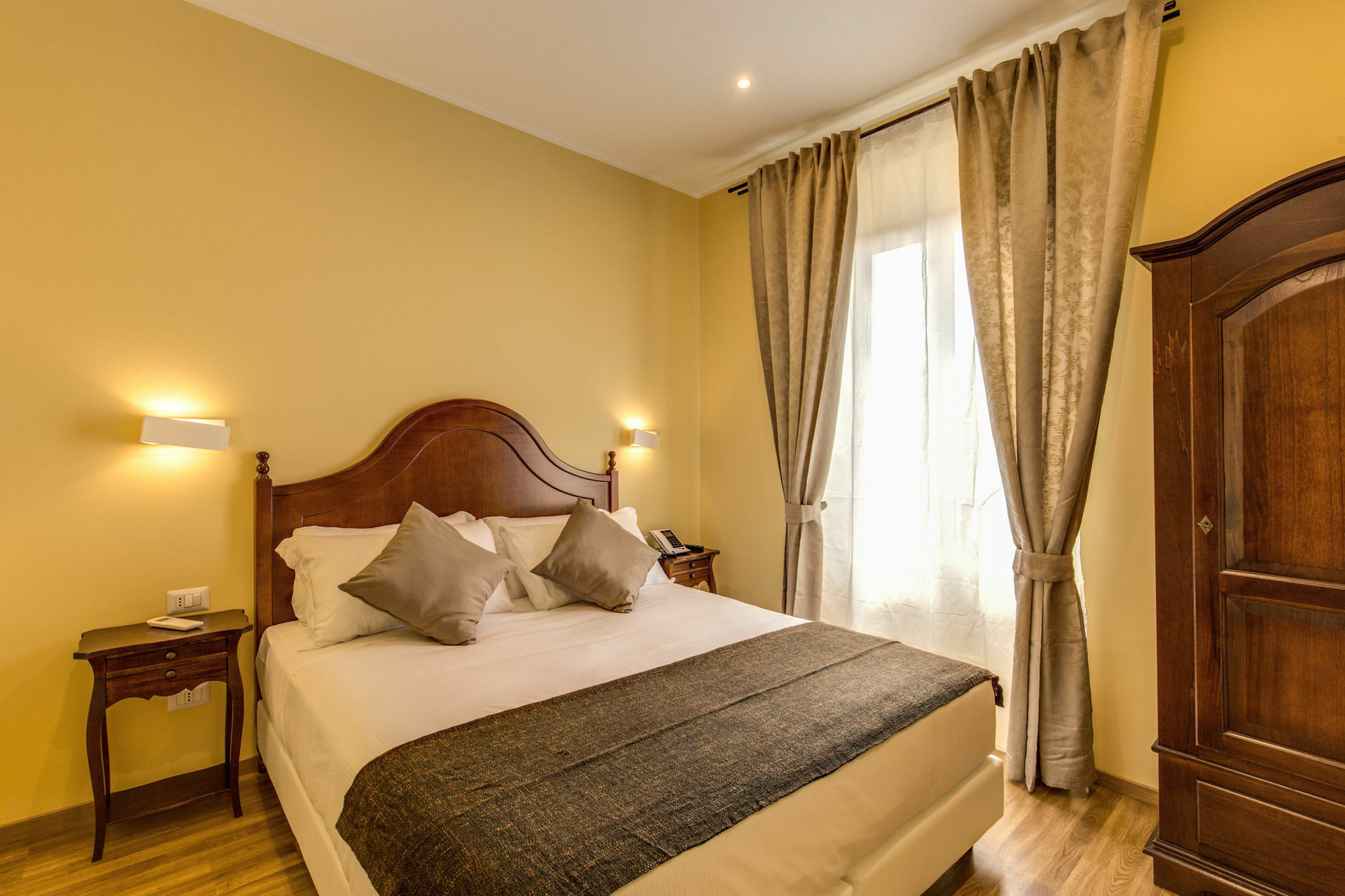 Floor Colosseo Gjestgiverier 3*