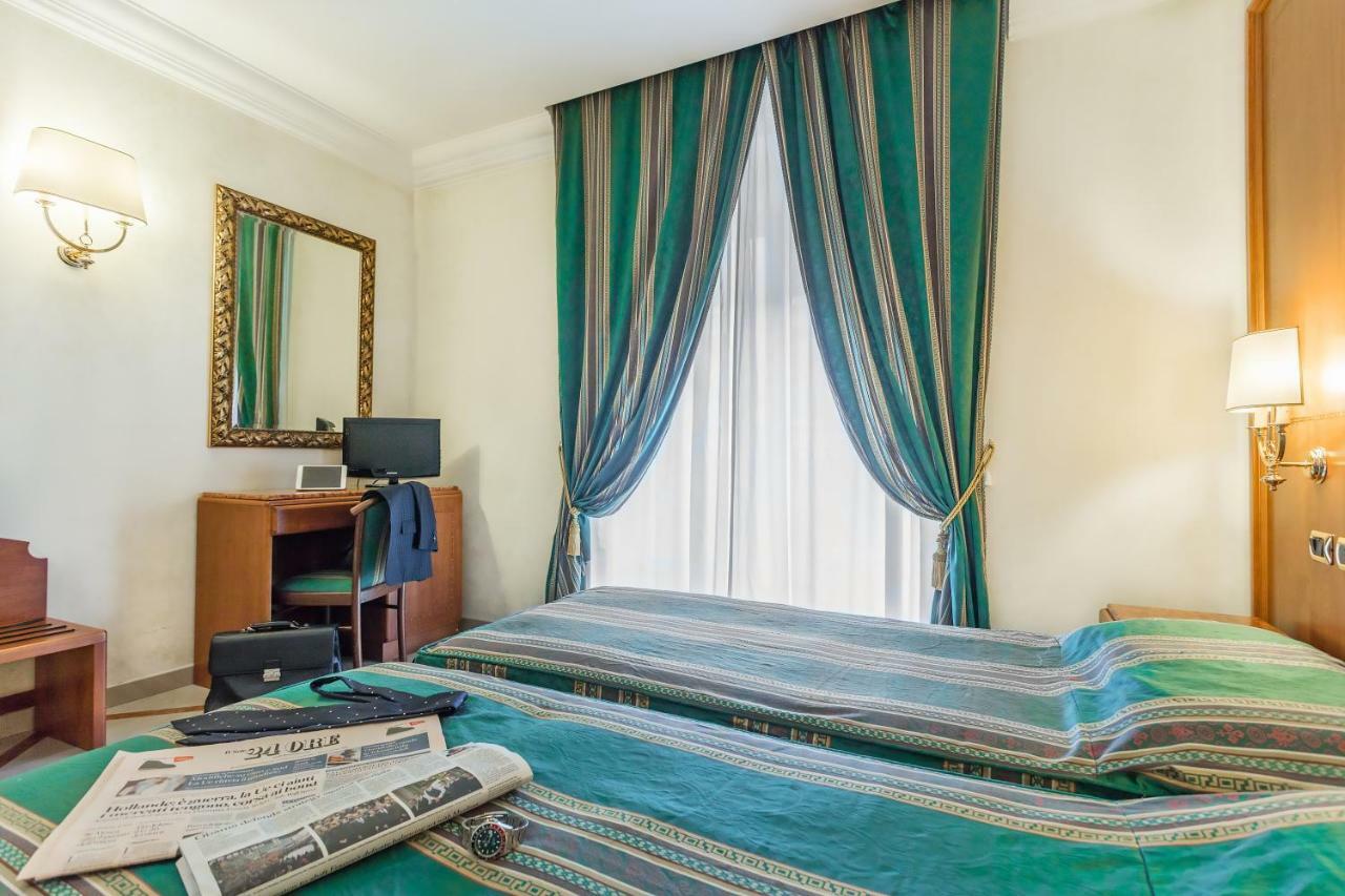 Raeli Siracusa Hotell
