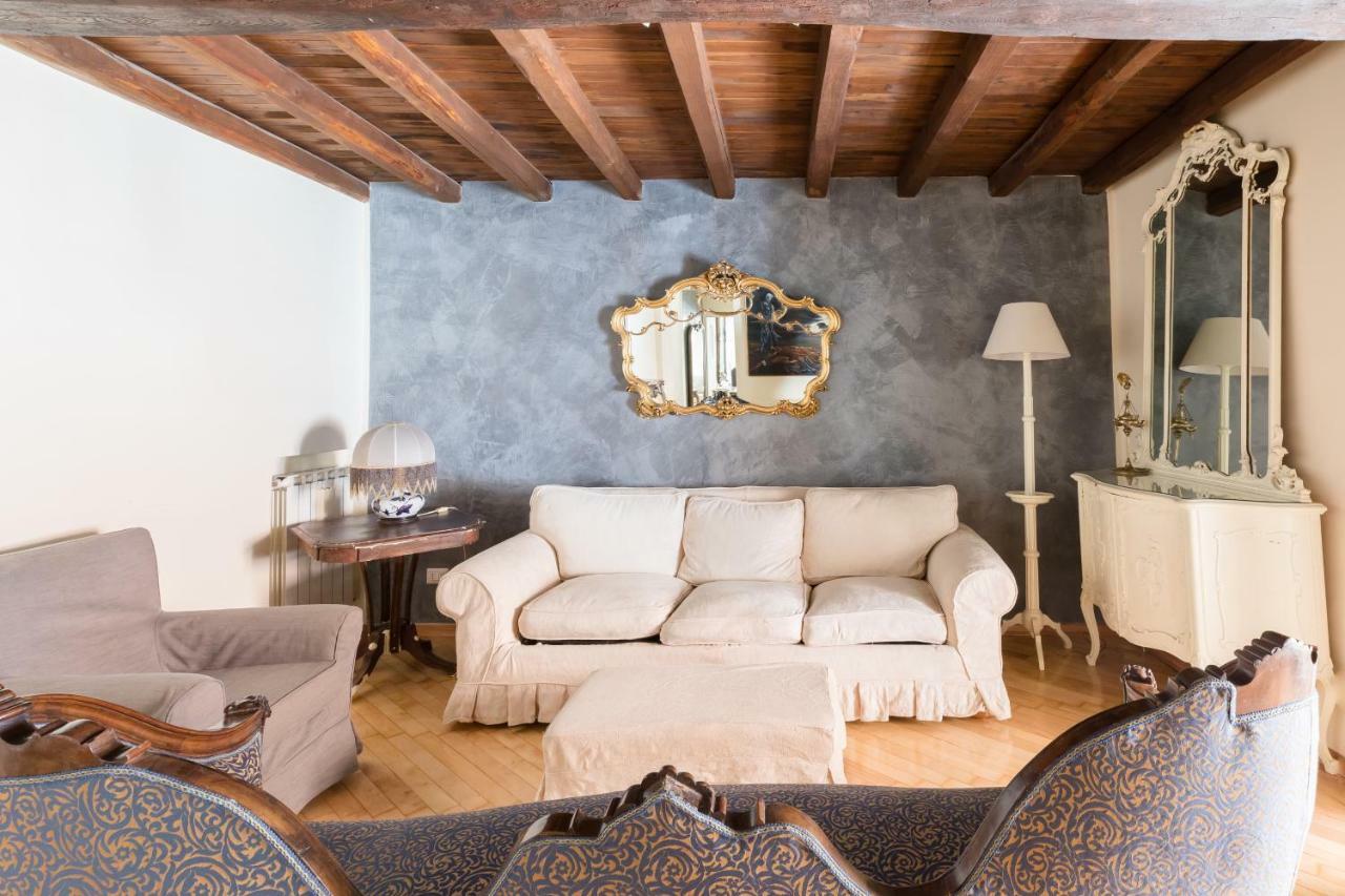 Vicolo De' Bovari Private *