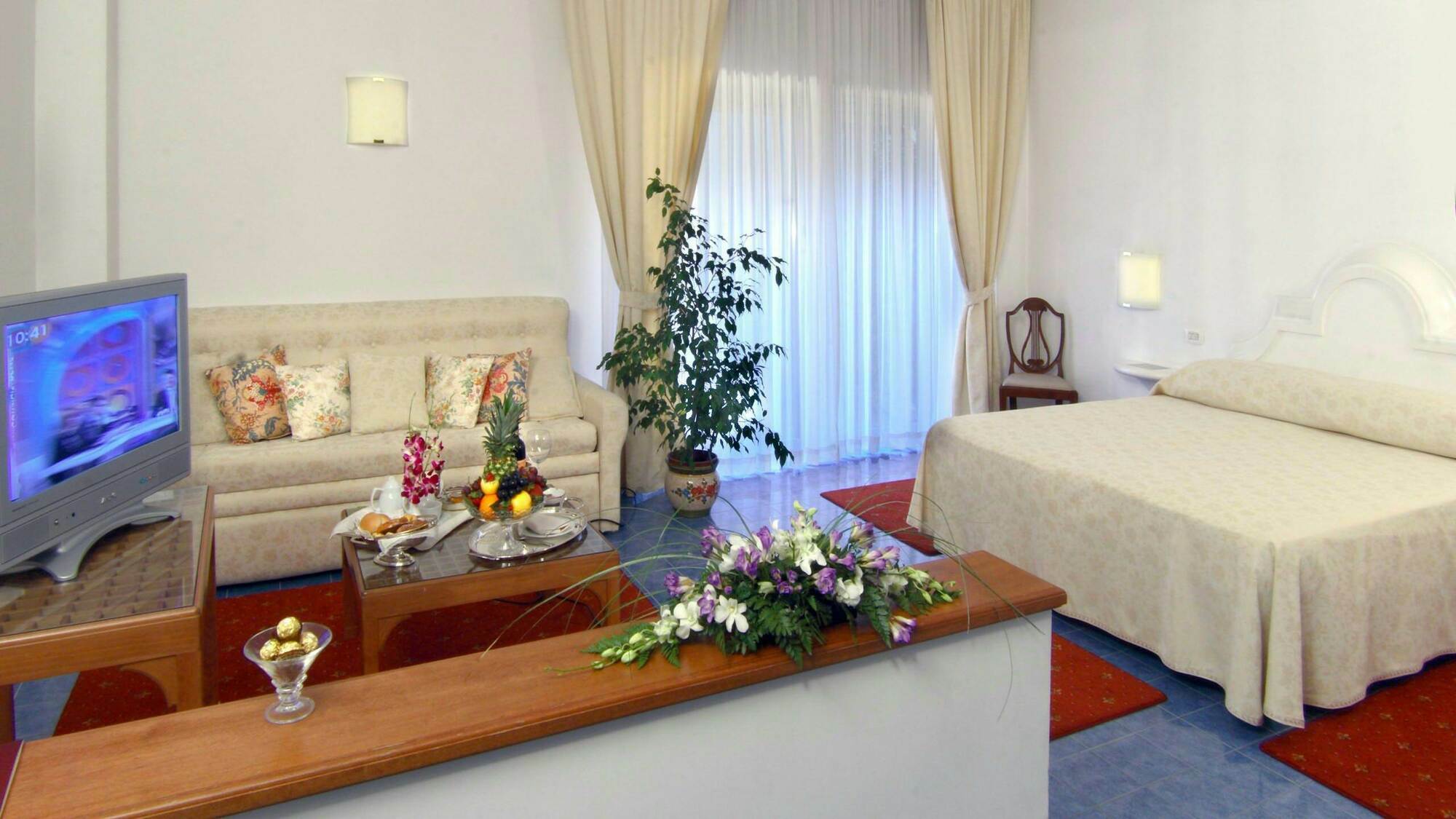Hotel Shangri-la By Omnia 4*