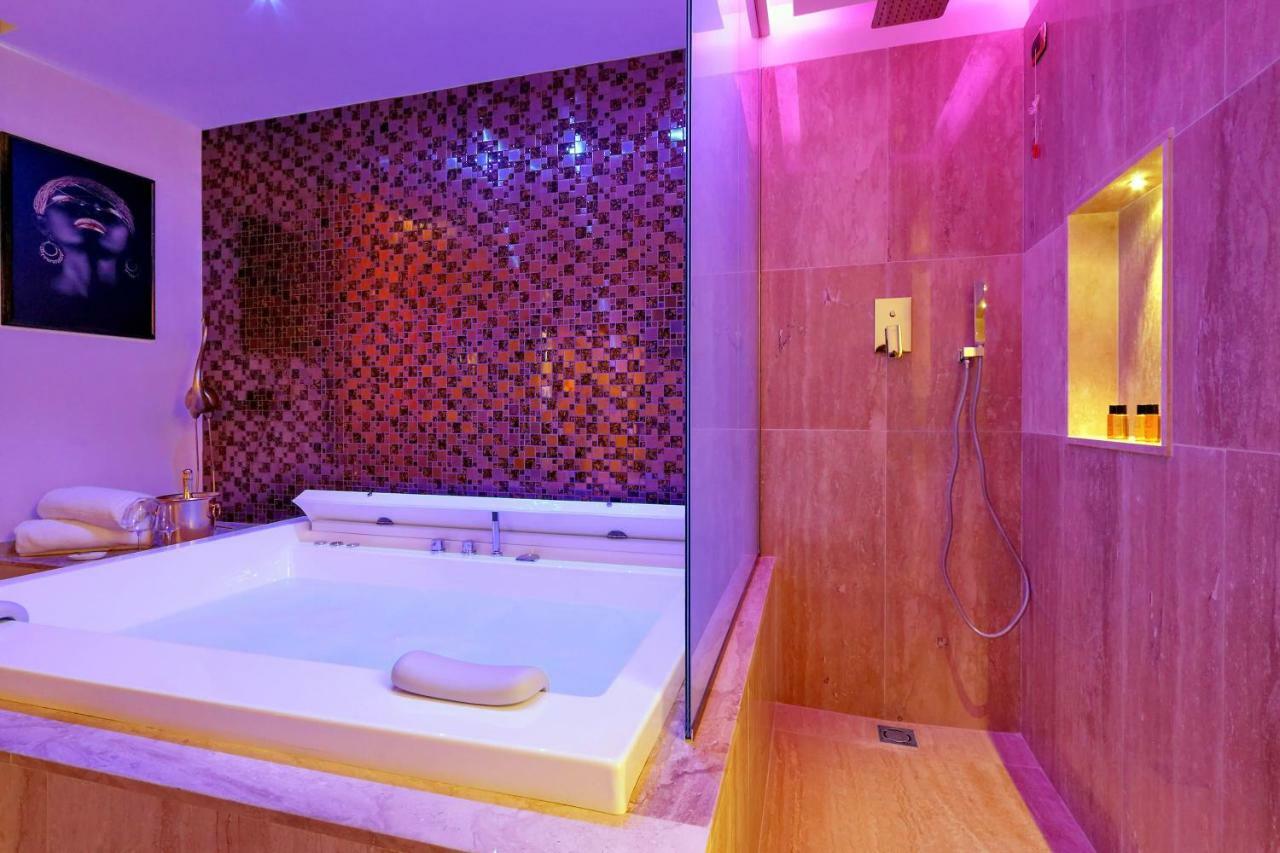 Spanish Diamond Luxury & Jacuzzi Pensión Roma