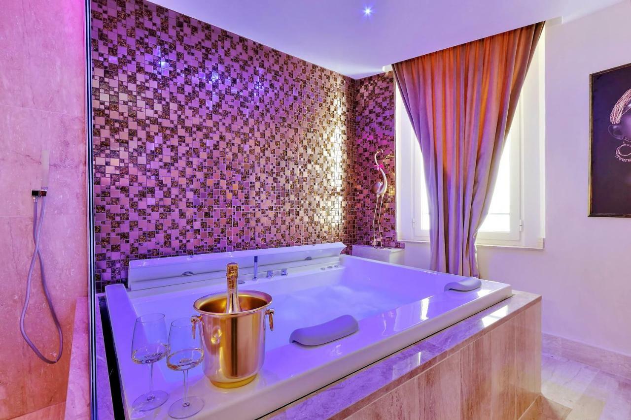 Spanish Diamond Luxury & Jacuzzi Pensión Roma