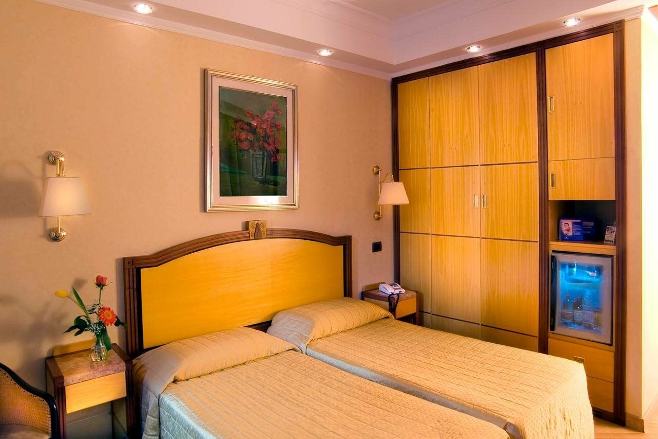 Oxford Hotell 4*