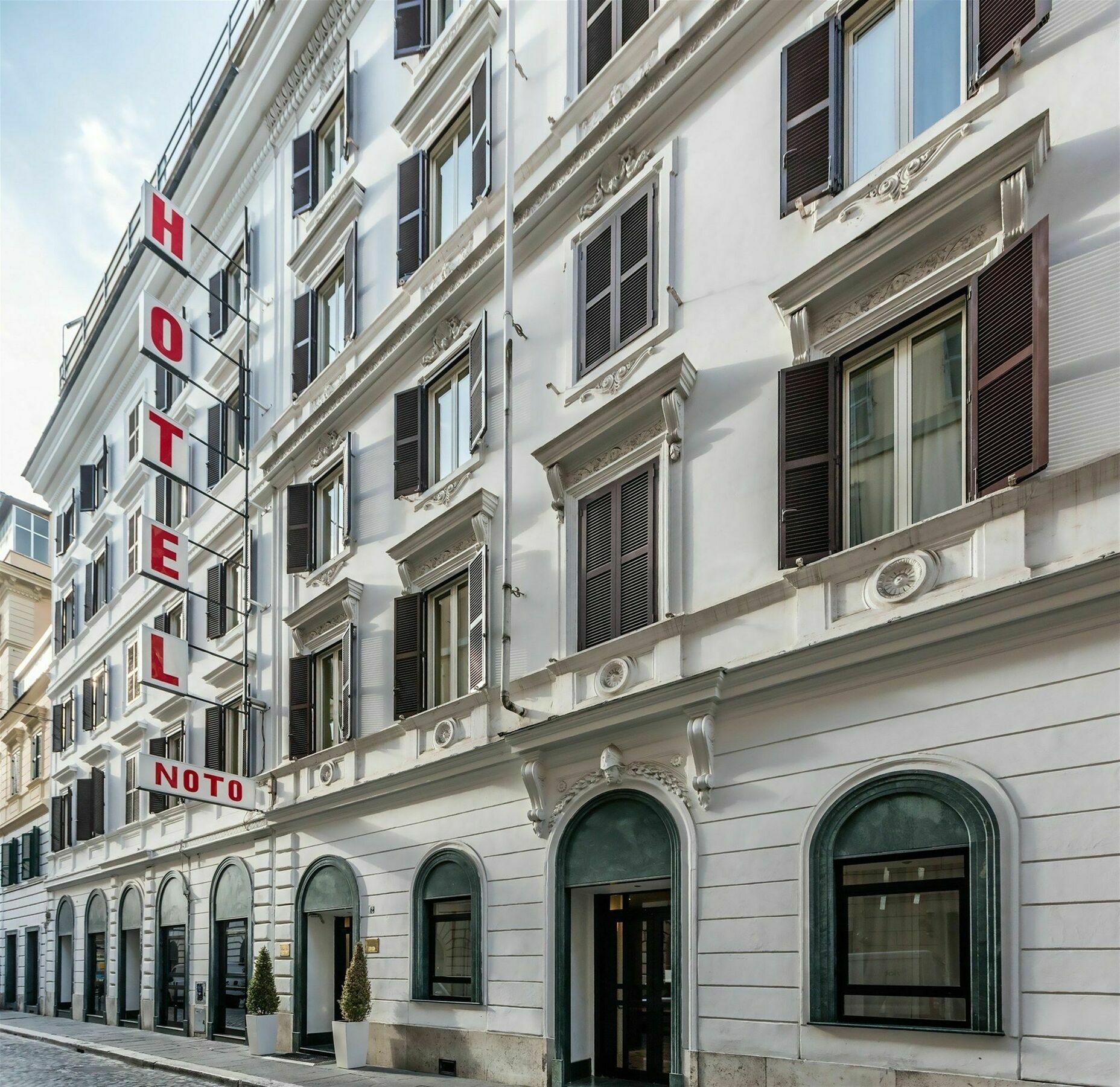 Raeli Noto Rom