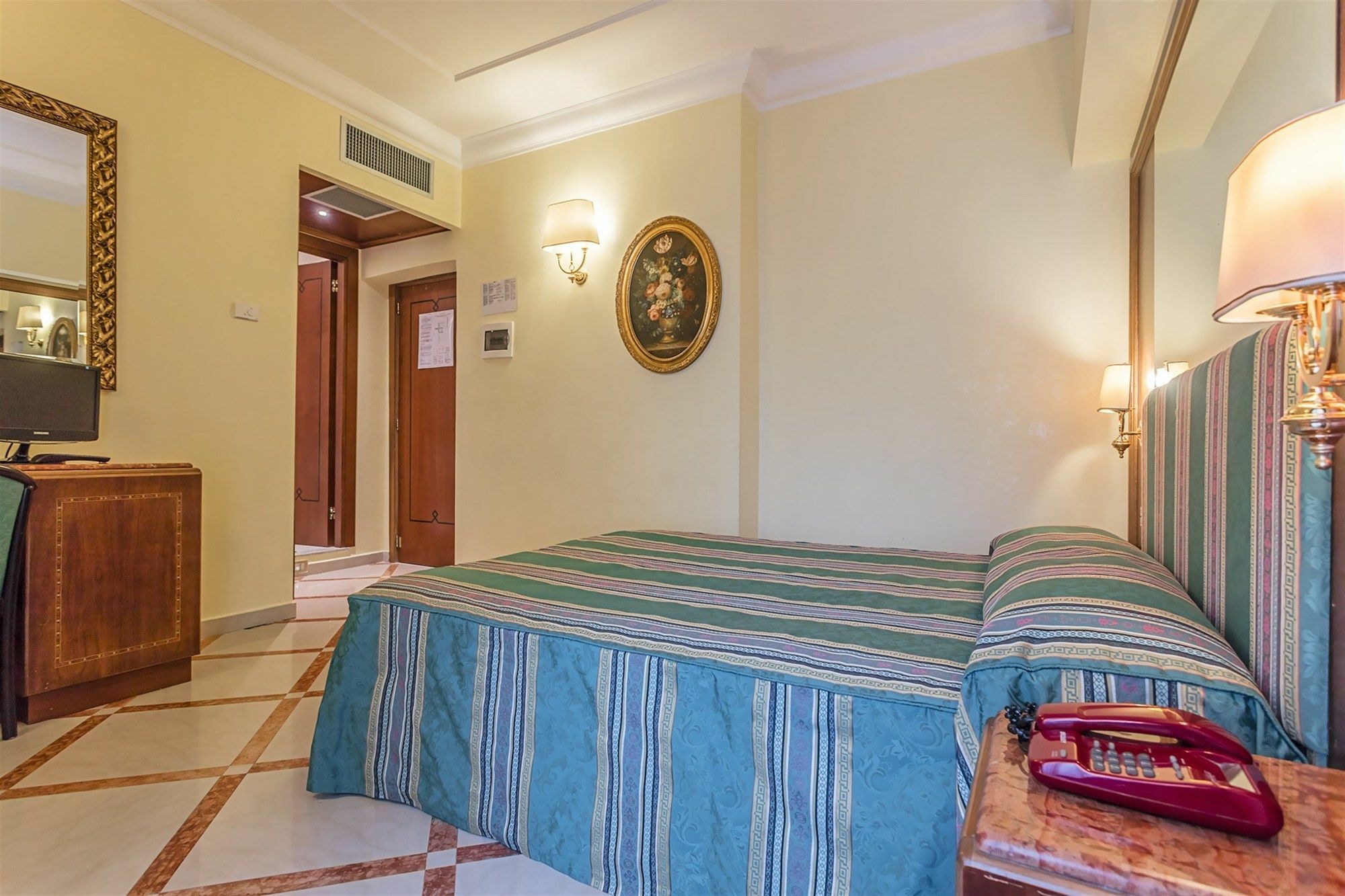 Raeli Noto Hotell