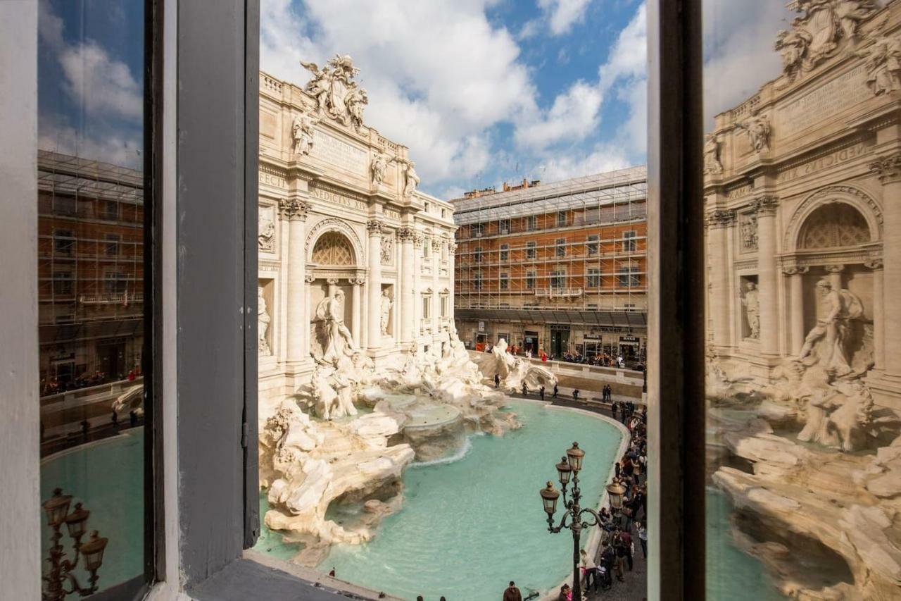 Unique View Trevi Fountain