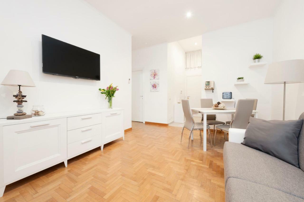 White Flat Labicana Roma