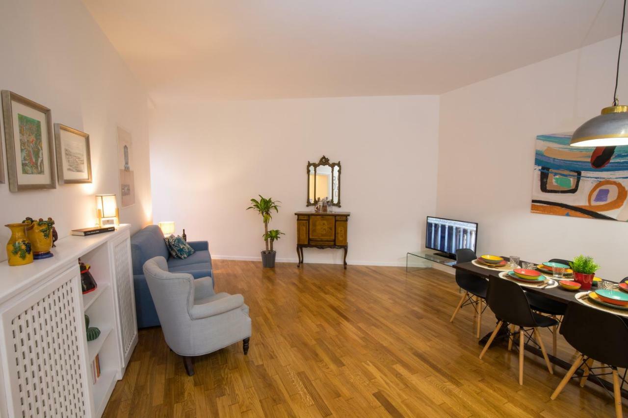 Your Secret Pantheon Apartamento