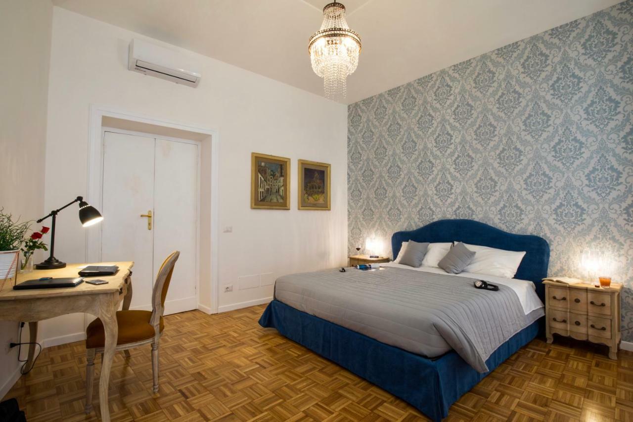 Your Secret Pantheon Apartamento