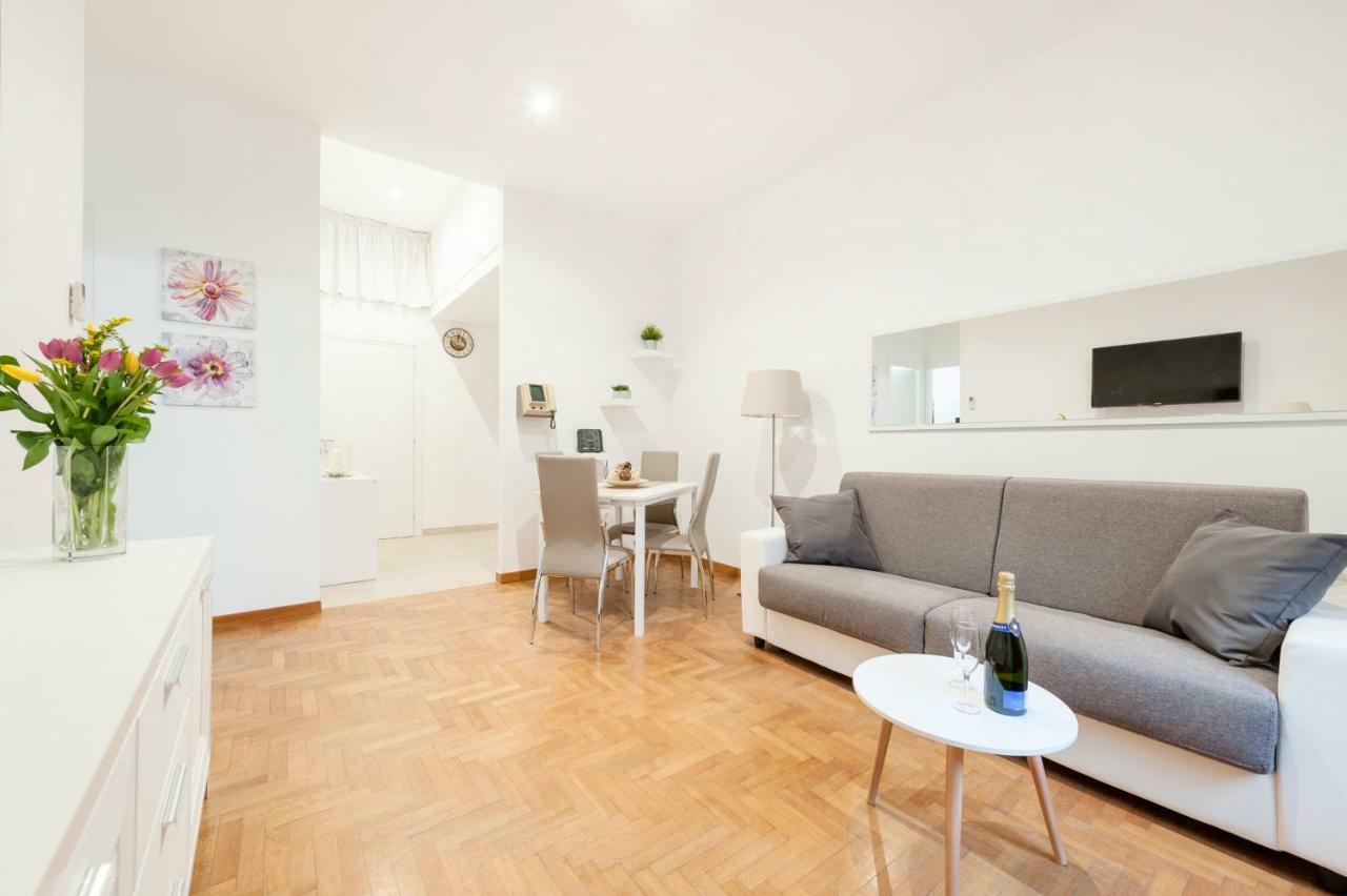 White Flat Labicana Roma