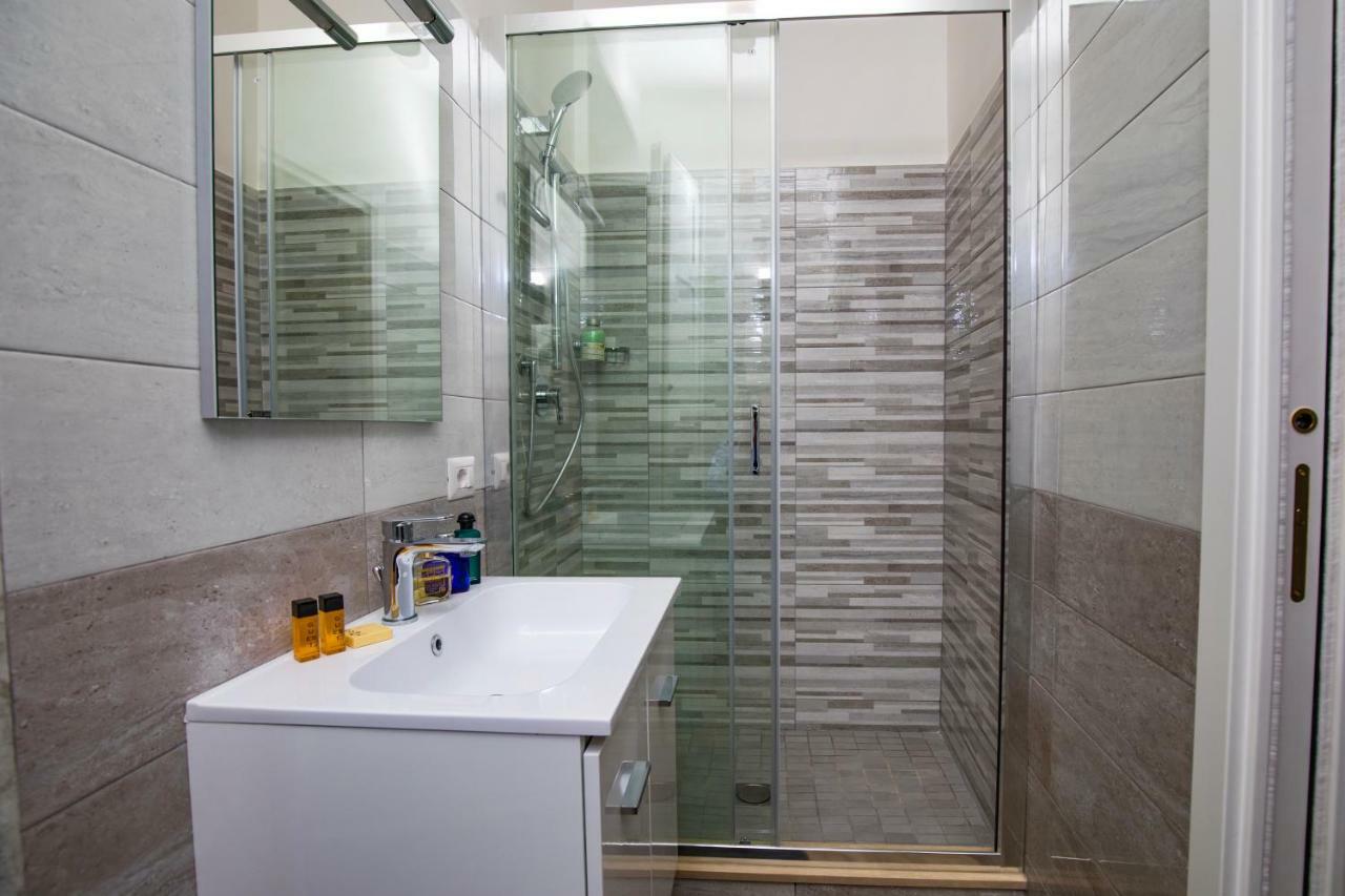 Your Secret Pantheon Apartamento