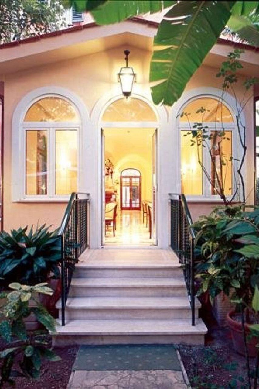 Astoria Garden Hotel 3*
