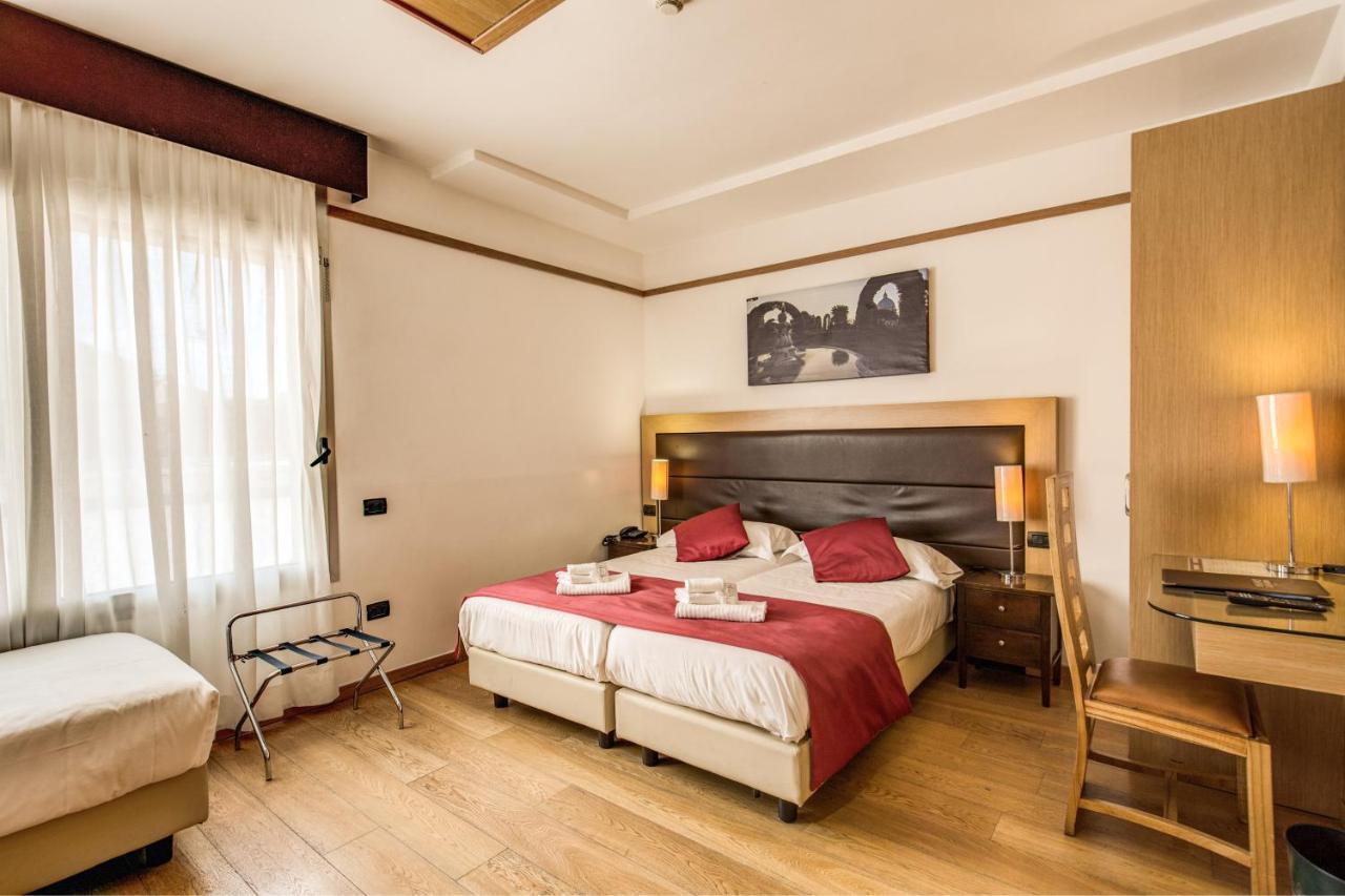 Ginevra Palace Hotell 3*