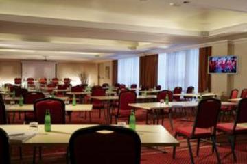 Courtyard By Marriott Park Hotel Roma