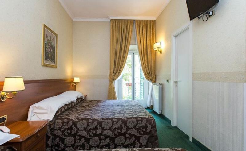 Astoria Garden Hotel 3*