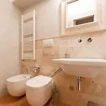 Gonfalone Apartment