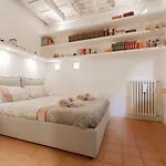 Gonfalone Apartment