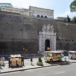 Residenza Vaticano By Hili