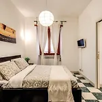 Popolo Accommodation - Lovely Central Apartment
