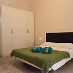 Beautiful And Spacious Apartment Next To Termini 10 Minutes From Coliseum