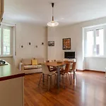 Piazza Re di Roma Apartment