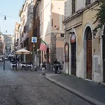 Appartamento a Borgo Pio con Ampio Terrazzo!