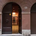 Unforgettable Split Level Jacuzzi Suite Navona