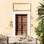 Iflat Navona White And Stylish Apartment