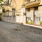3 Bed Modern Flat - 15 Minutes Walk To Colosseum