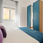 3 Bed Modern Flat - 15 Minutes Walk To Colosseum