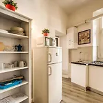 Lovely Apartment With Balcony In Campo De\' Fiori
